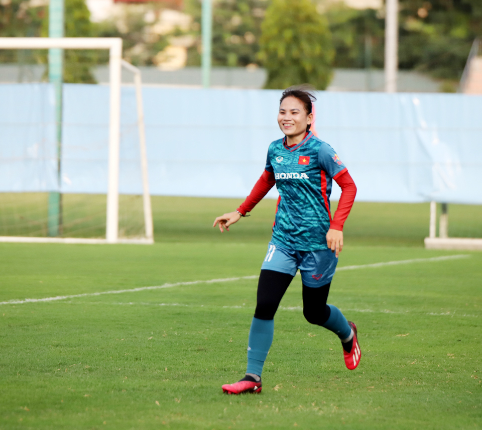 Tiền vệ đội tuyển nữ Việt Nam trước vòng loại Olympic Paris: 'Uzbekistan lạnh, nhưng...' - Ảnh 2.