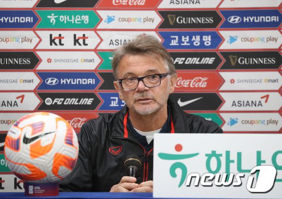 'Gặp đội mạnh như Hàn Quốc là cơ hội để đội tuyển Việt Nam tiến bộ' - Ảnh 1.