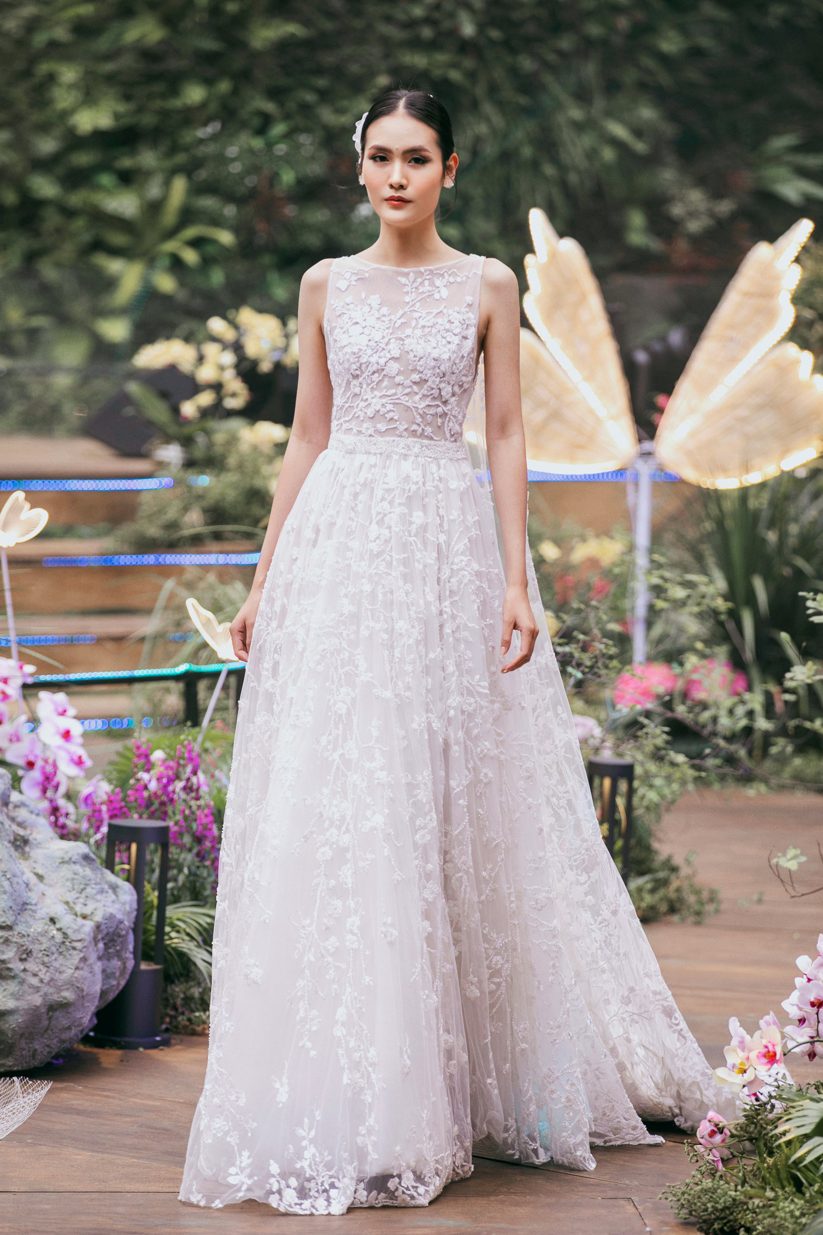 Những mẫu váy cưới trơn đẹp đơn giản sang trọng nhất - Tài Lộc Wedding