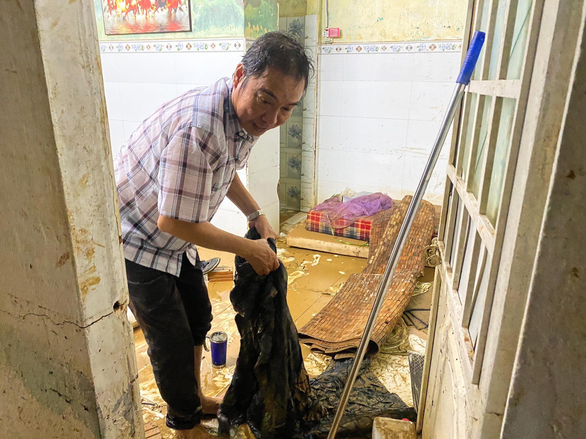 Đà Nẵng: Người dân ở Mẹ Suốt chạy lụt lần 2 muốn bán nhà vì quá khổ - Ảnh 5.