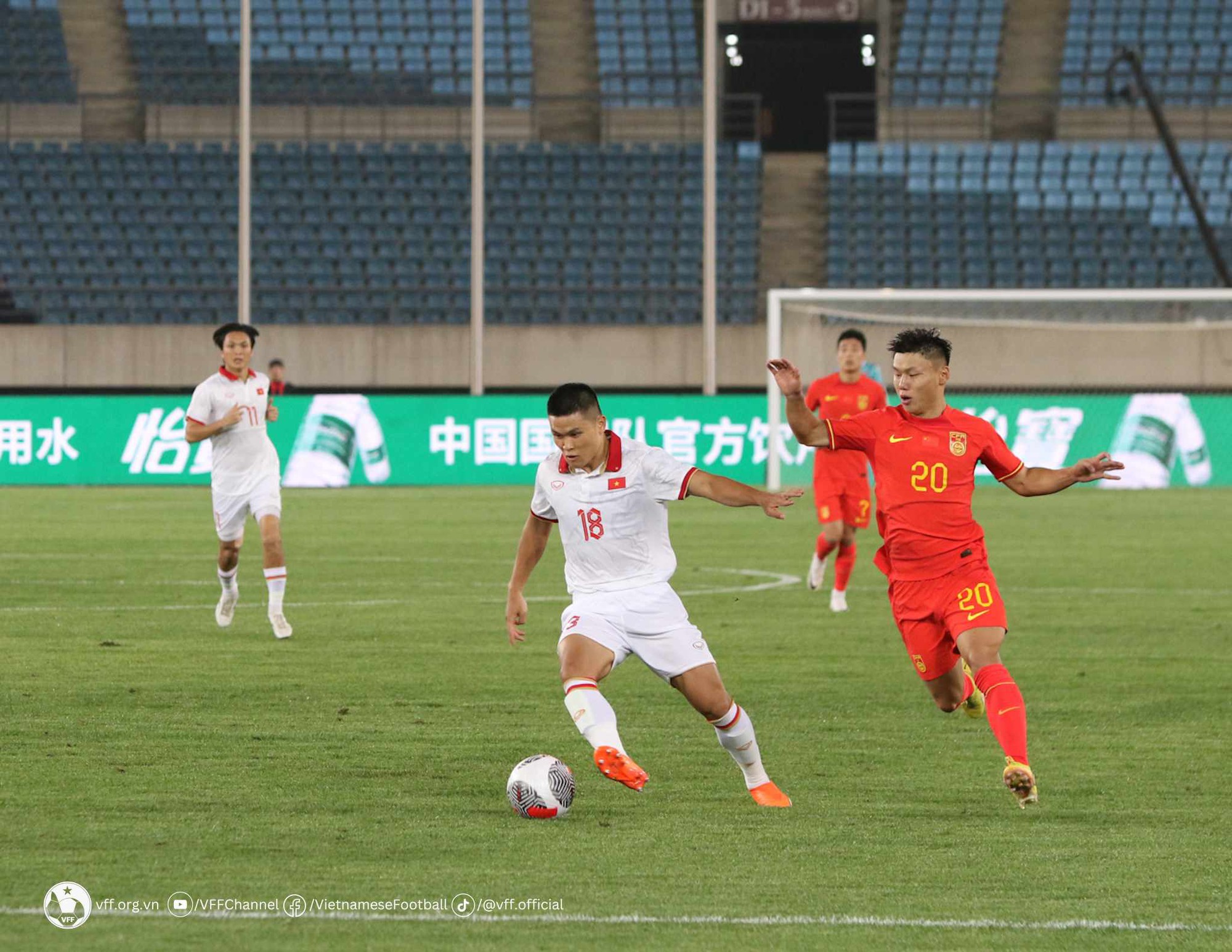 Giao hữu, đội tuyển Việt Nam 0-0 Hàn Quốc: Trận đấu quá khó của ông Troussier - Ảnh 1.