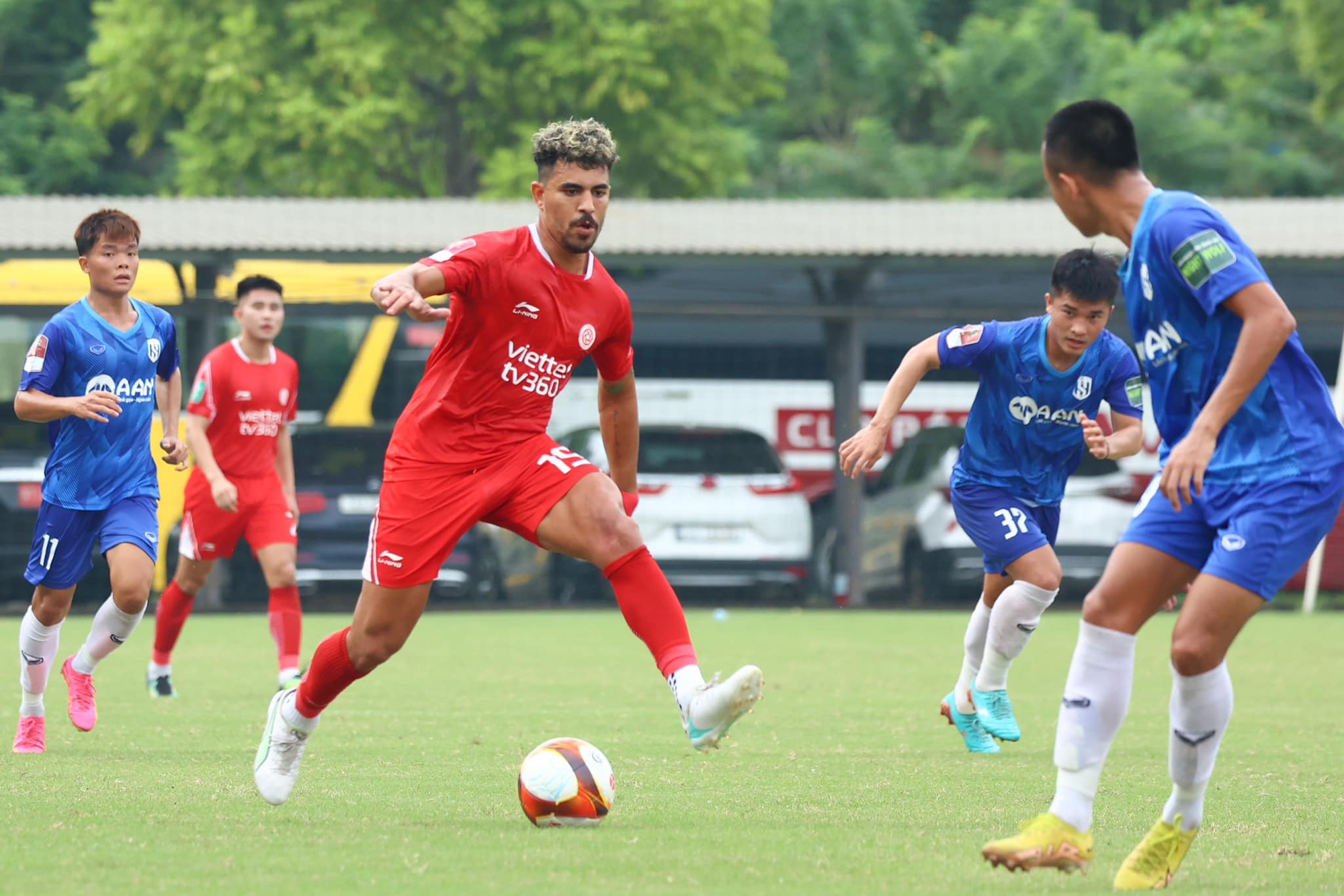 Đội bóng V-League 'ngó lơ' đồng đội cũ của Salah - Ảnh 1.