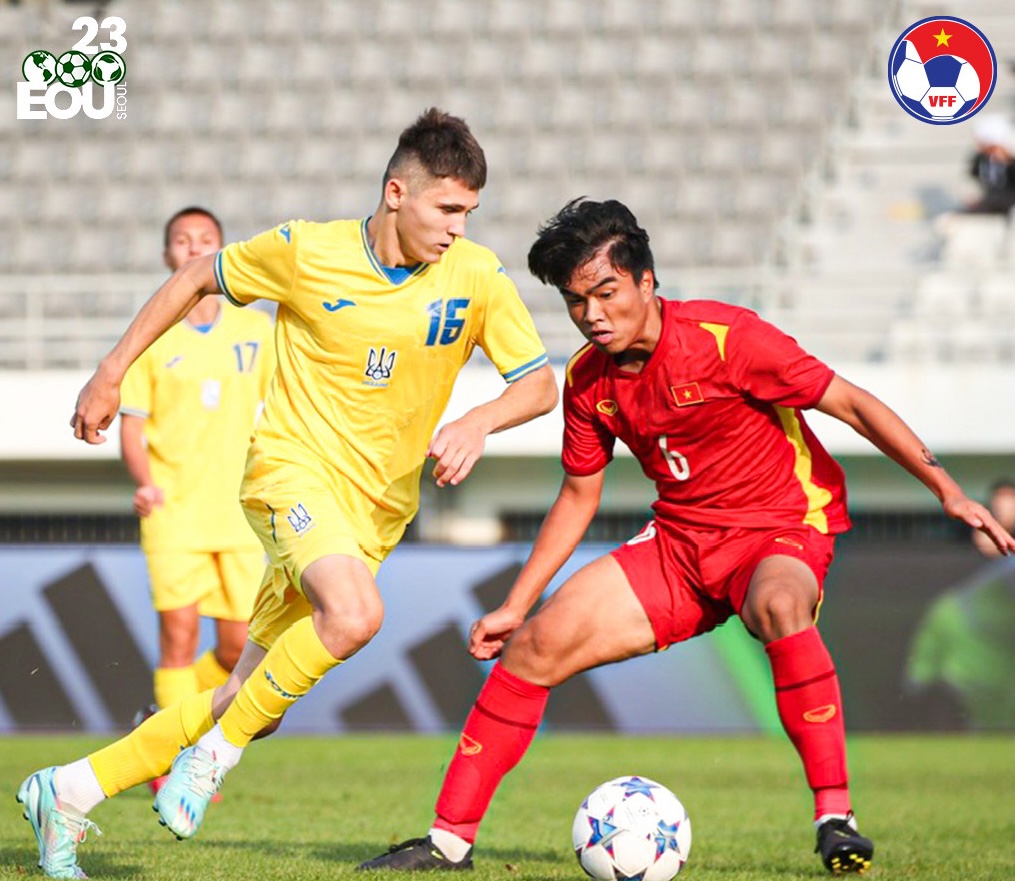 HLV U.18 Việt Nam khen ngợi tài năng 17 tuổi sau chuyến du đấu Hàn Quốc - Ảnh 2.