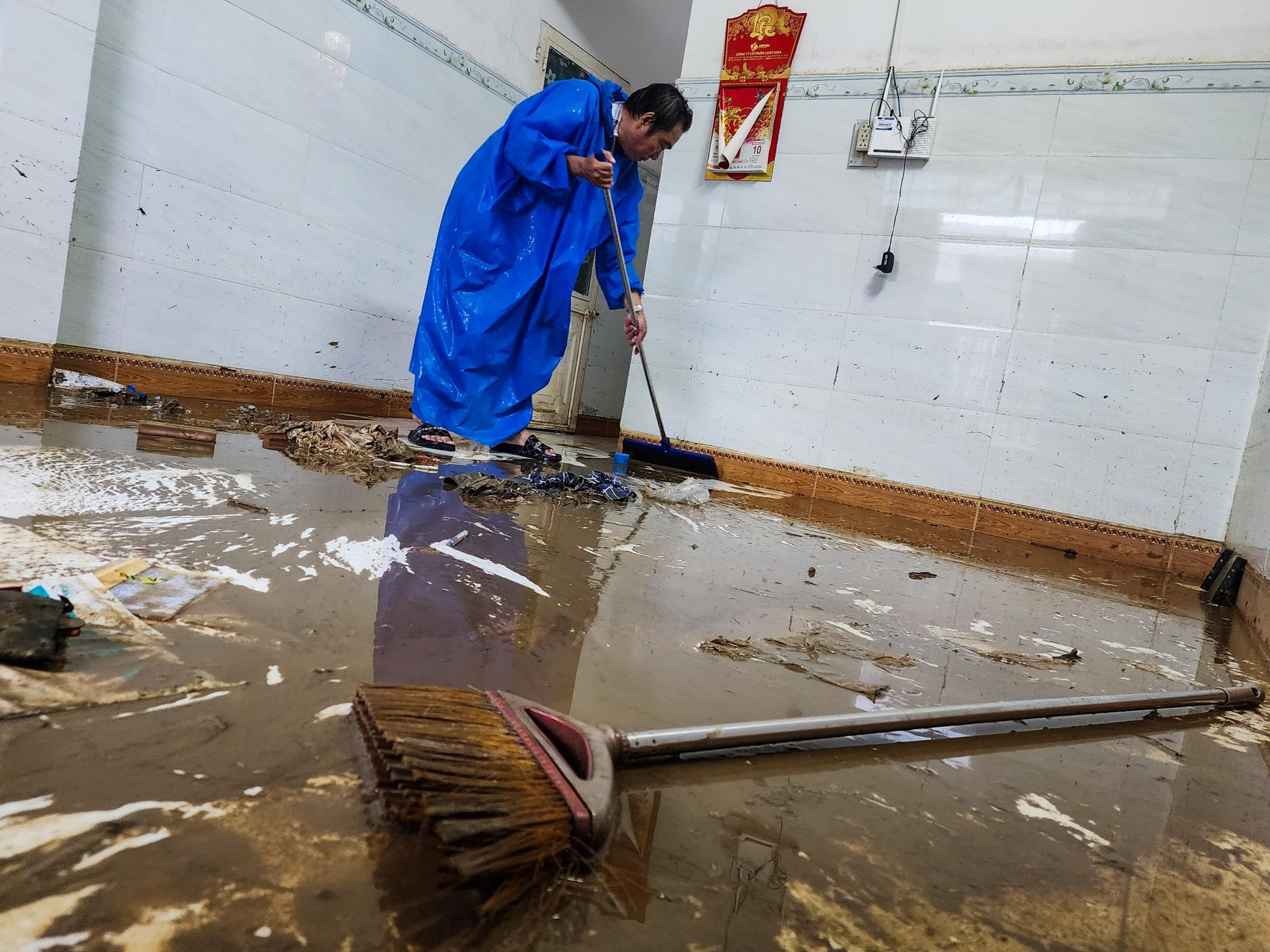 Đà Nẵng: Người dân ở Mẹ Suốt chạy lụt lần 2 muốn bán nhà vì quá khổ - Ảnh 2.