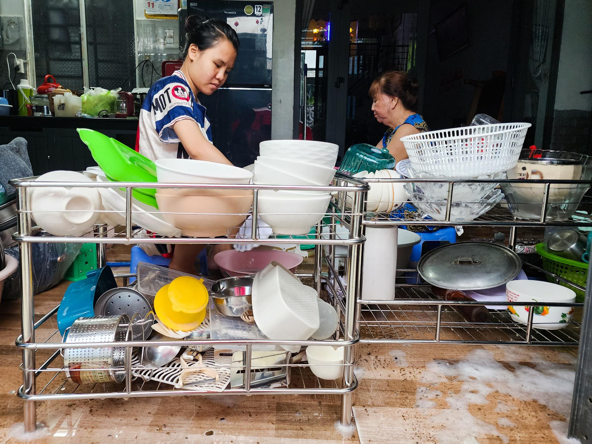 Đà Nẵng: Người dân ở Mẹ Suốt chạy lụt lần 2 muốn bán nhà vì quá khổ - Ảnh 3.
