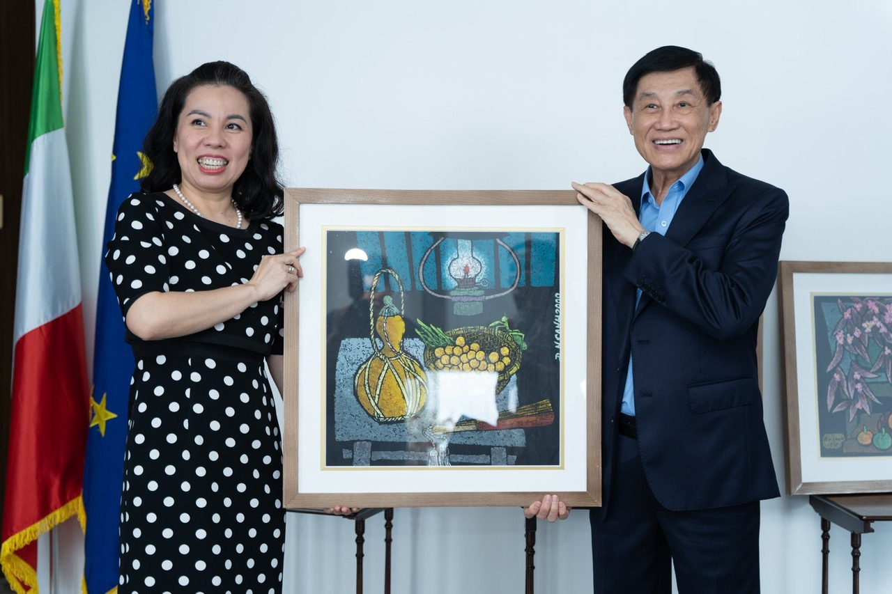Ông Johnathan Hạnh Nguyễn đấu giá 3 bức tranh Việt 2,4 tỉ đồng gây quỹ từ thiện - Ảnh 2.