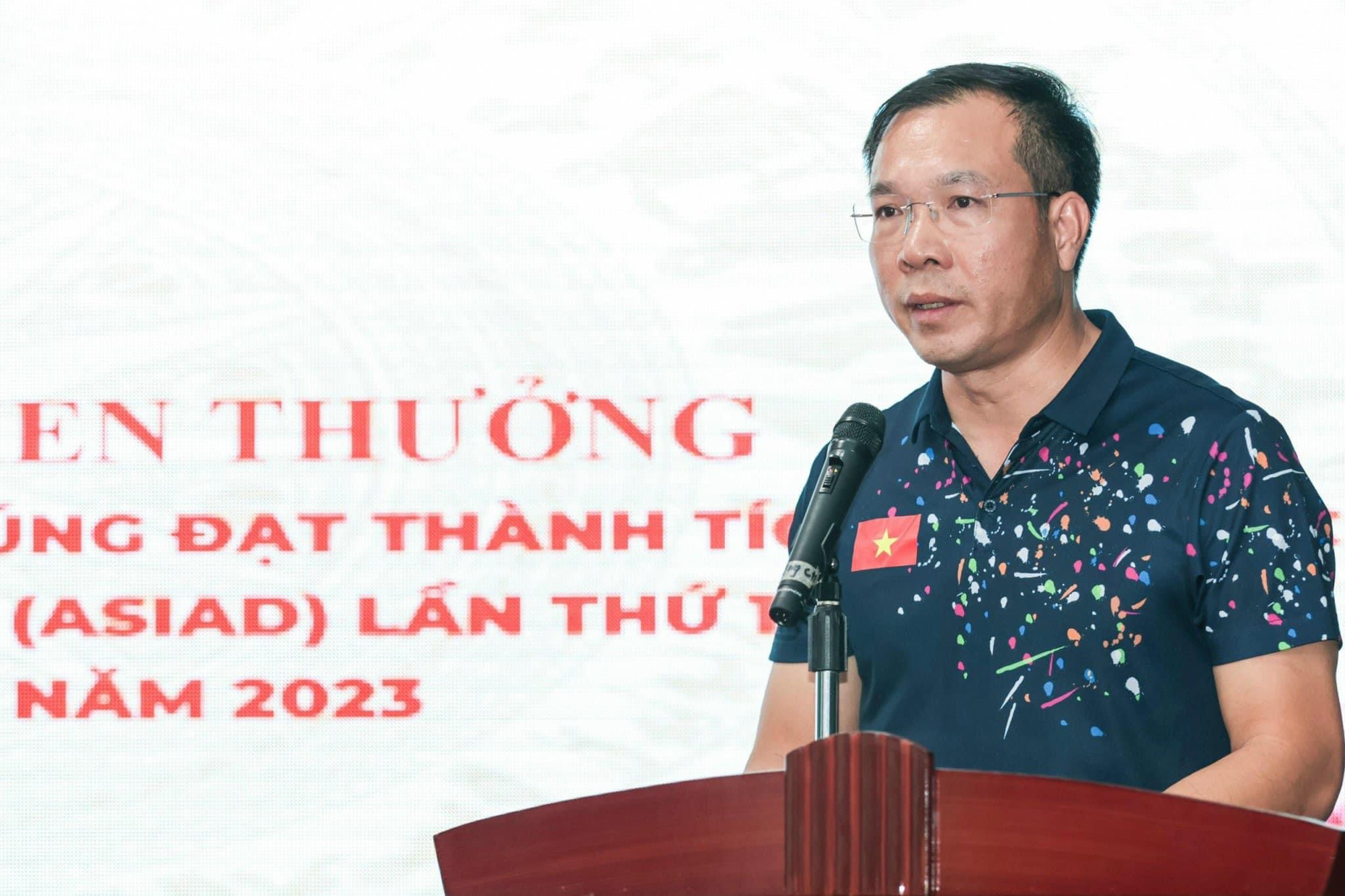 Nhà vô địch ASIAD Phạm Quang Huy nhận thưởng lớn, HLV Hoàng Xuân Vinh nhắn nhủ học trò - Ảnh 4.