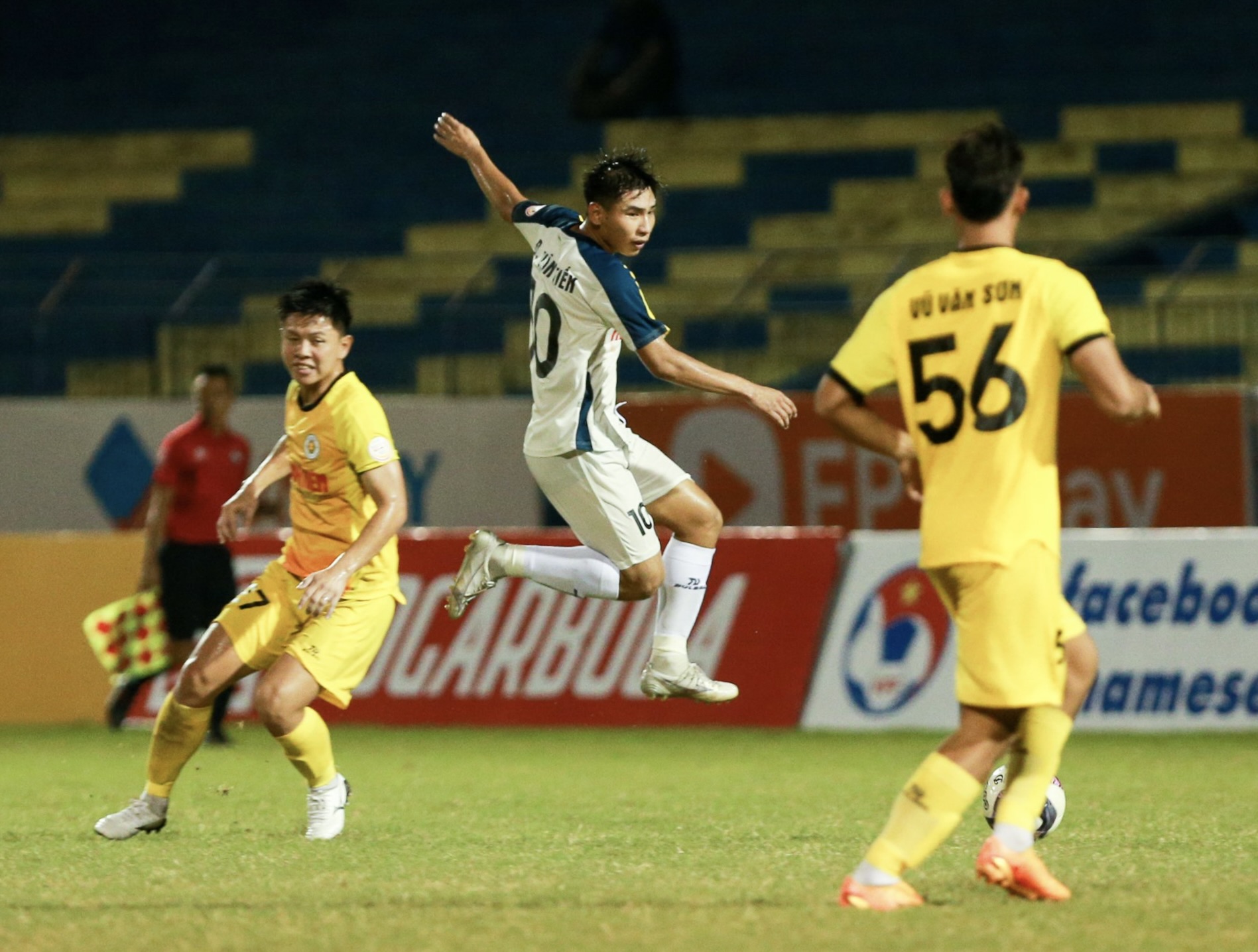HAGL, SLNA đá trận cầu đinh ở vòng mở màn V-League 2023 - 2024 - Ảnh 2. HAGL, SLNA đá trận cầu đinh ở vòng mở màn V-League 2023 - 2024 - Ảnh 2.