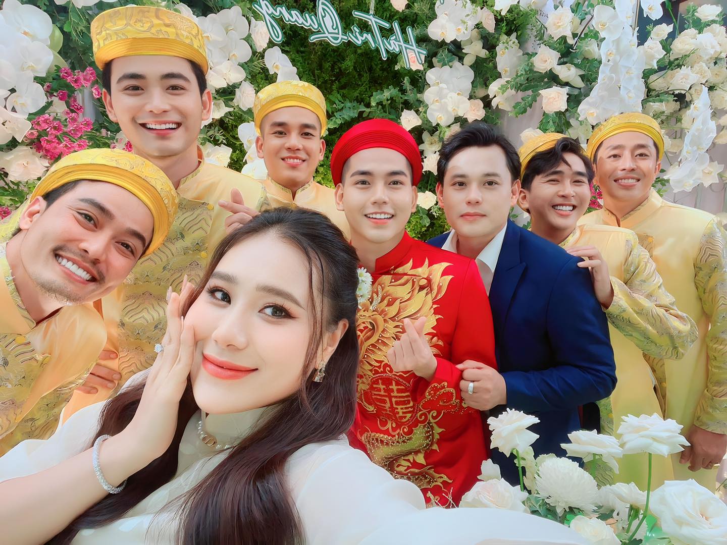 Đám hỏi hoành tráng của Hà Trí Quang và Thanh Đoàn - Ảnh 2. Đám hỏi hoành tráng của Hà Trí Quang và Thanh Đoàn - Ảnh 2.