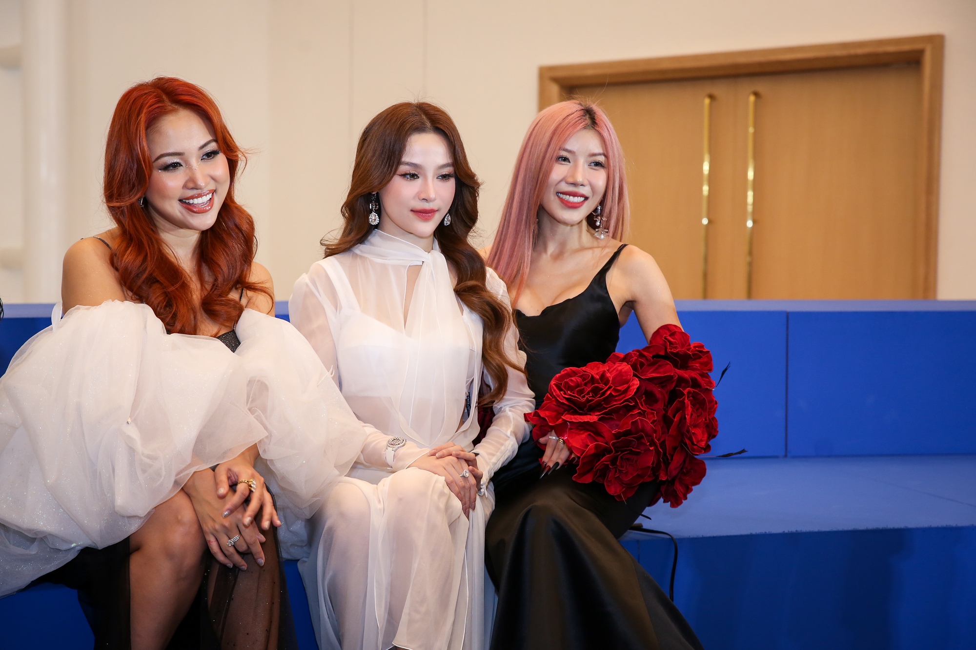 Lệ Quyên tình tứ bên bạn trai Lâm Bảo Châu - Ảnh 9. Lệ Quyên tình tứ bên bạn trai Lâm Bảo Châu - Ảnh 9.