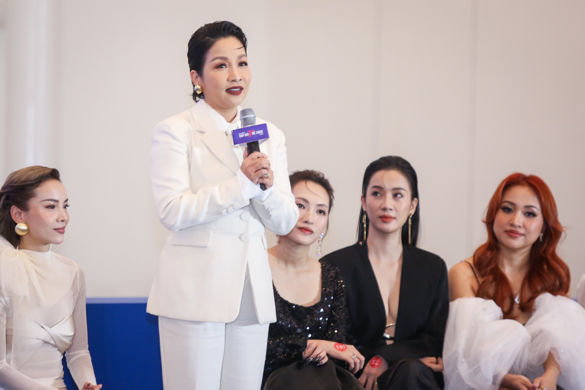 Lệ Quyên tình tứ bên bạn trai Lâm Bảo Châu - Ảnh 7. Lệ Quyên tình tứ bên bạn trai Lâm Bảo Châu - Ảnh 7.
