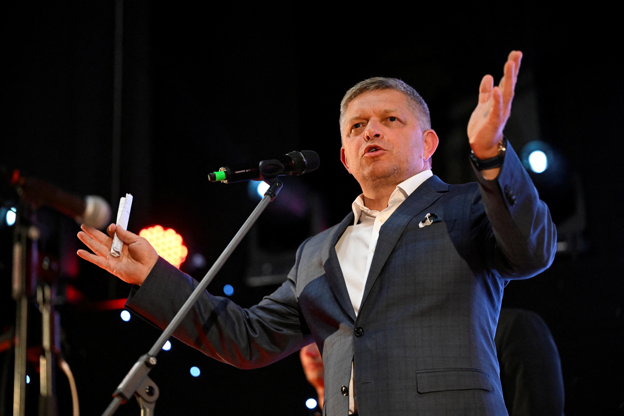 Cựu Thủ tướng thân Nga của Slovakia thắng cử - Ảnh 1.