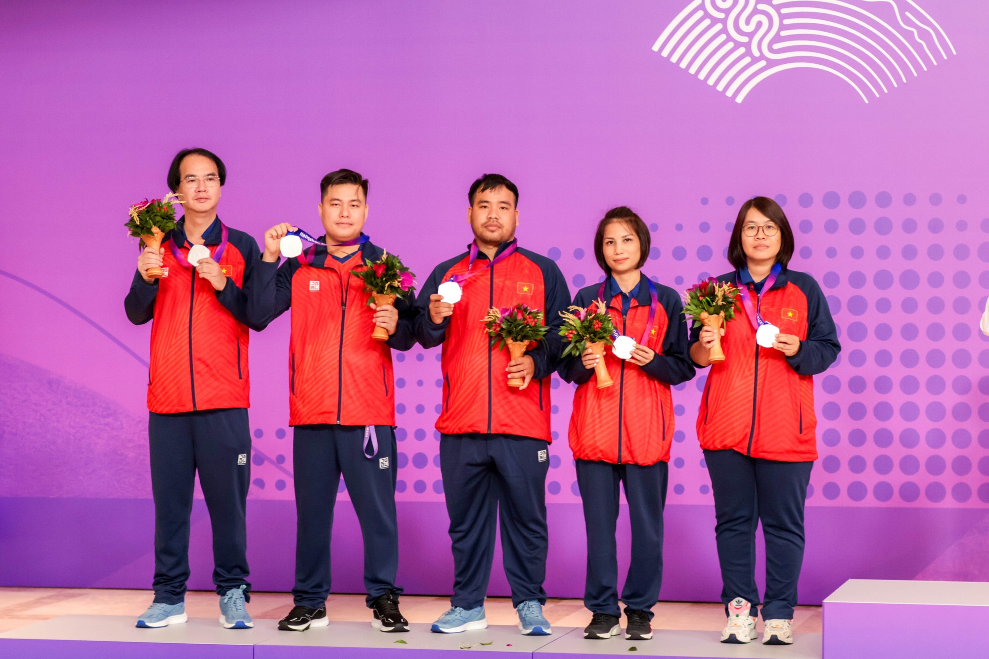 Nguyễn Thanh Bảo cùng đội cờ nam nữ với tấm HCV ASIAD 19