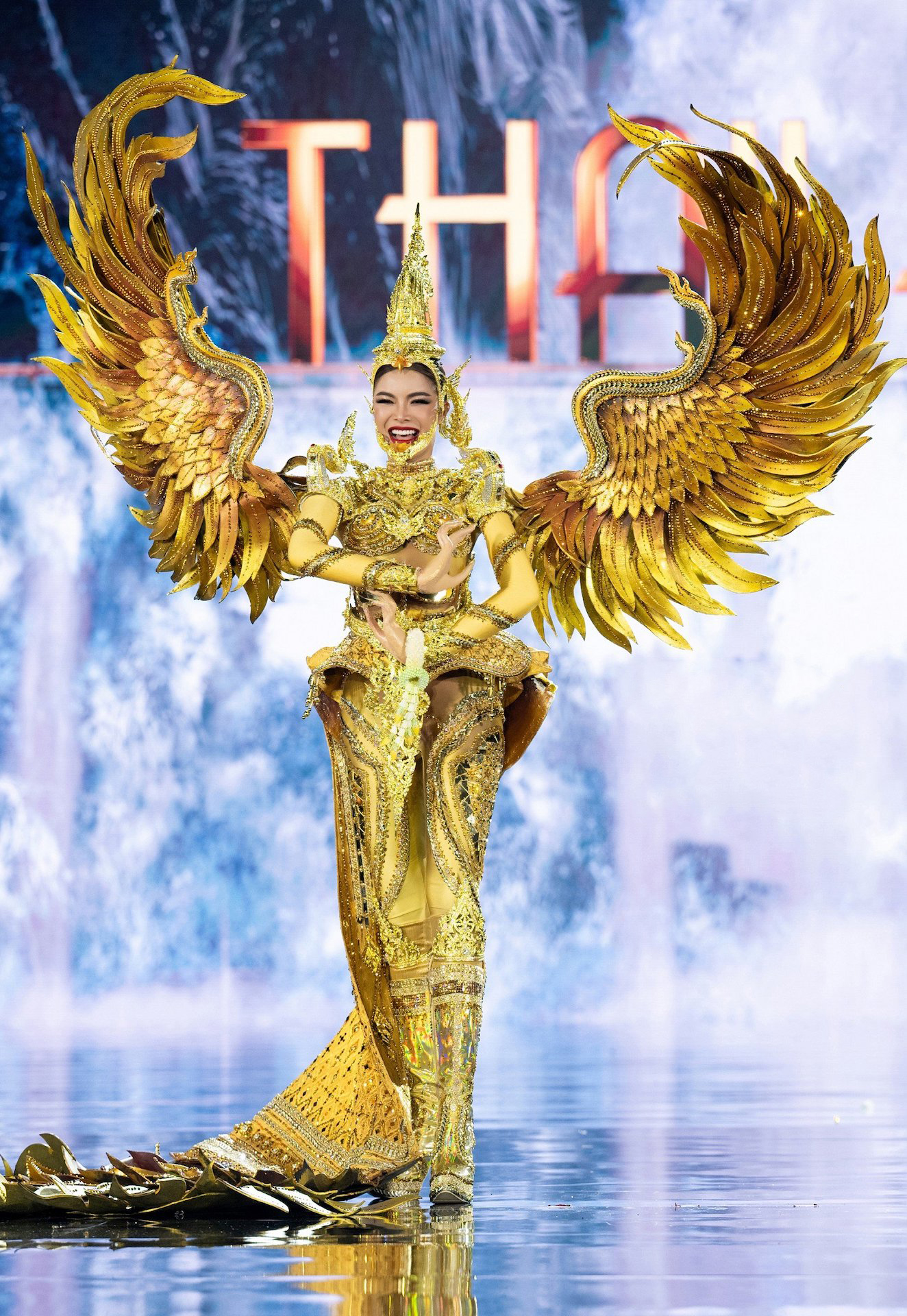 Lê Hoàng Phương bùng nổ tại đêm thi trang phục dân tộc Miss Grand International - Ảnh 7.