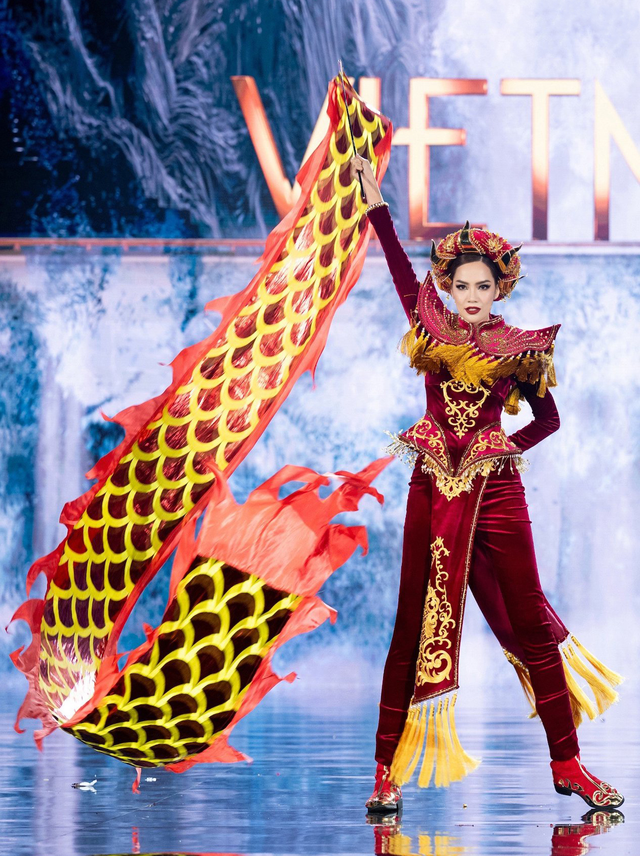 Lê Hoàng Phương bùng nổ tại đêm thi trang phục dân tộc Miss Grand International - Ảnh 4.