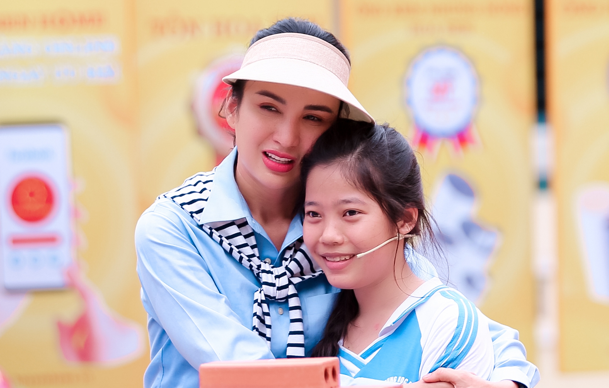 Quách Ngọc Tuyên hợp sức cùng Ngọc Diễm mang về 115 triệu cho trẻ mồ côi - Ảnh 2. Quách Ngọc Tuyên hợp sức cùng Ngọc Diễm mang về 115 triệu cho trẻ mồ côi - Ảnh 2.