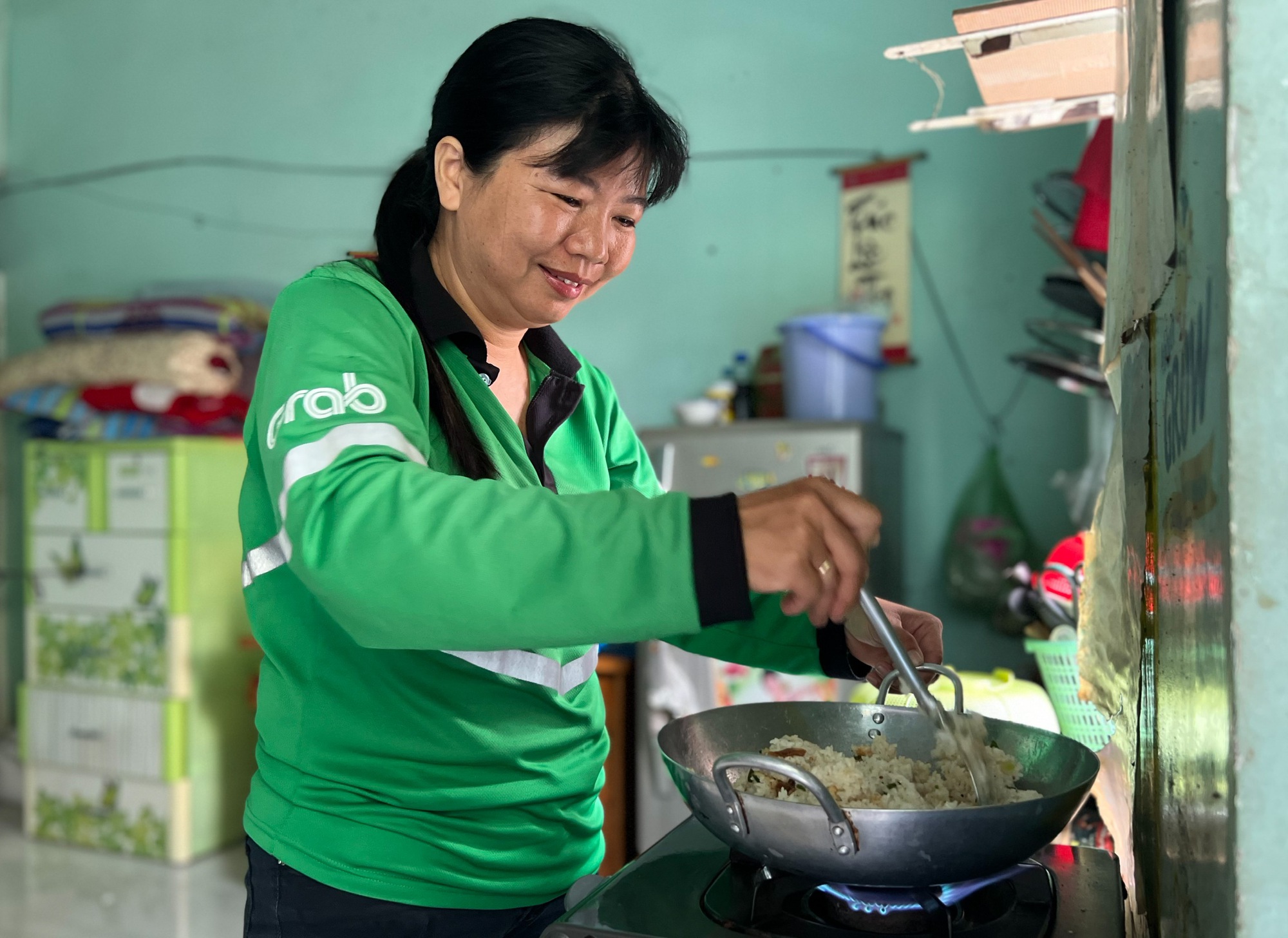 Cú hích từ lần chạy thử Grab, mẹ đơn thân đổi đời khiến con trai tự hào - Ảnh 3. Cú hích từ lần chạy thử Grab, mẹ đơn thân đổi đời khiến con trai tự hào - Ảnh 3.