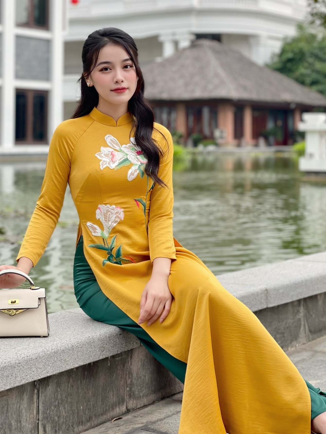 áo dài truyền thống xinh đẹp, thanh lịch