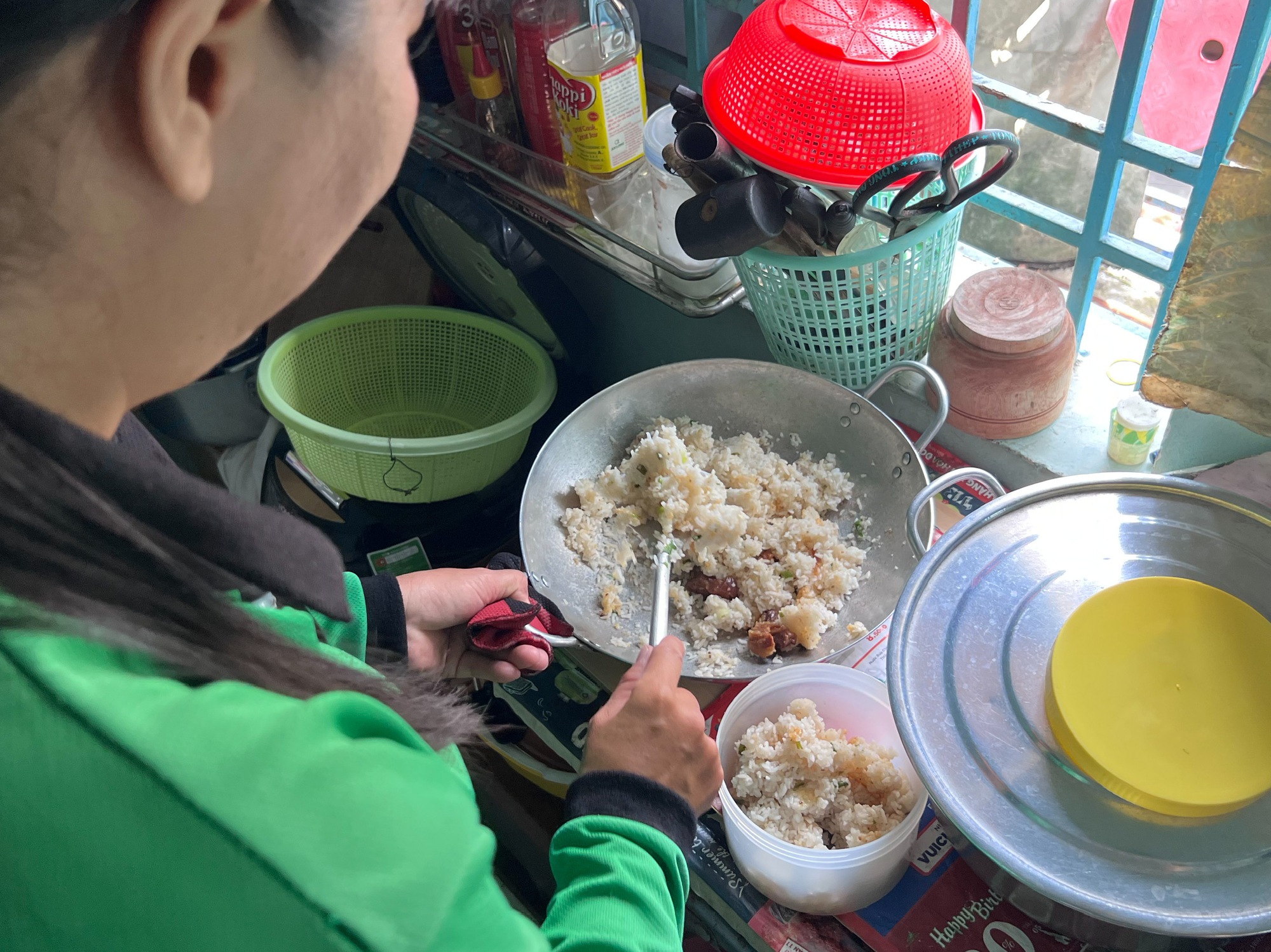 Cú hích từ lần chạy thử Grab, mẹ đơn thân đổi đời khiến con trai tự hào - Ảnh 5.