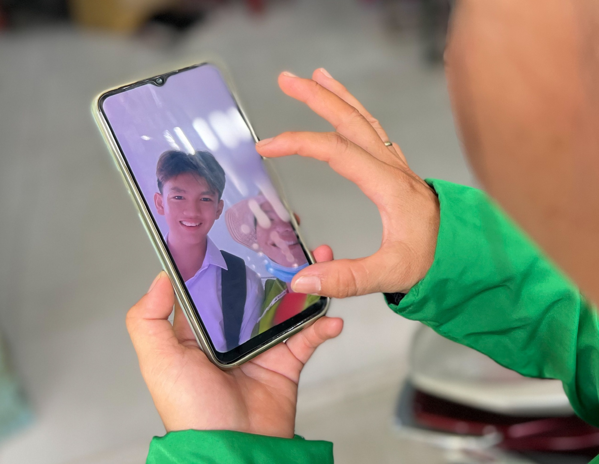 Cú hích từ lần chạy thử Grab, mẹ đơn thân đổi đời khiến con trai tự hào - Ảnh 7. Cú hích từ lần chạy thử Grab, mẹ đơn thân đổi đời khiến con trai tự hào - Ảnh 7.