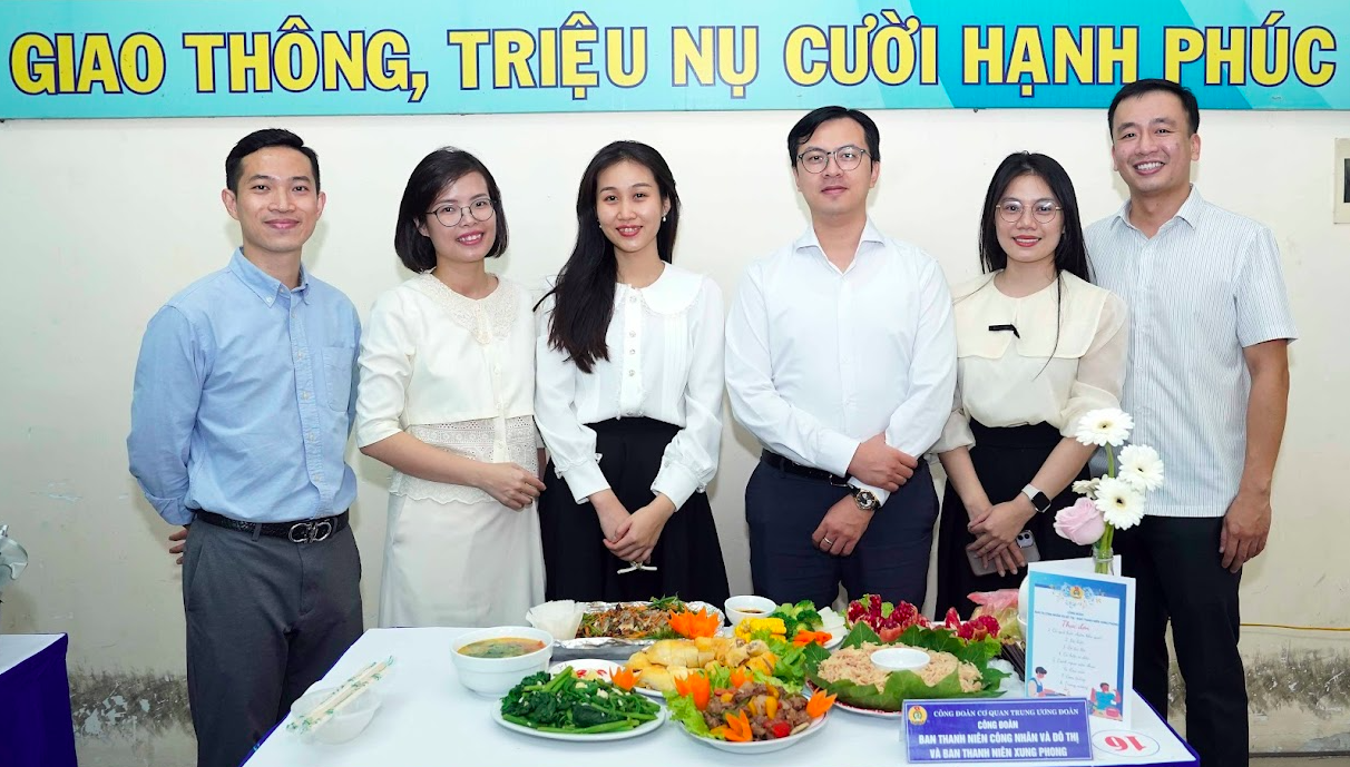 'Cánh mày râu' hào hứng vào bếp thi nấu ăn Ngày phụ nữ Việt Nam - Ảnh 5.