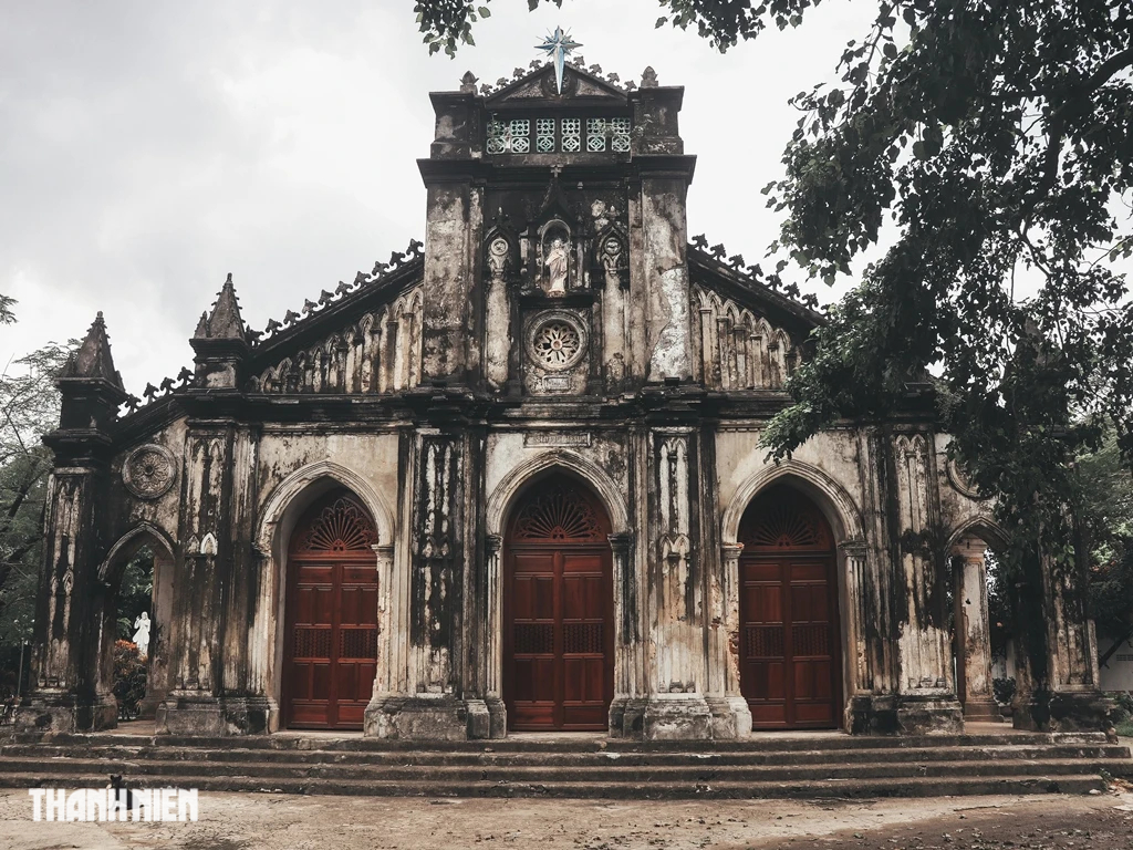 Chiêm ngưỡng vẻ đẹp nhà thờ cổ gần 120 năm ở Đà Nẵng - Ảnh 1.