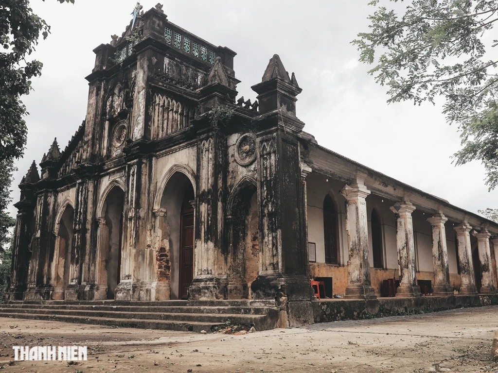 Chiêm ngưỡng vẻ đẹp nhà thờ cổ gần 120 năm ở Đà Nẵng - Ảnh 2.