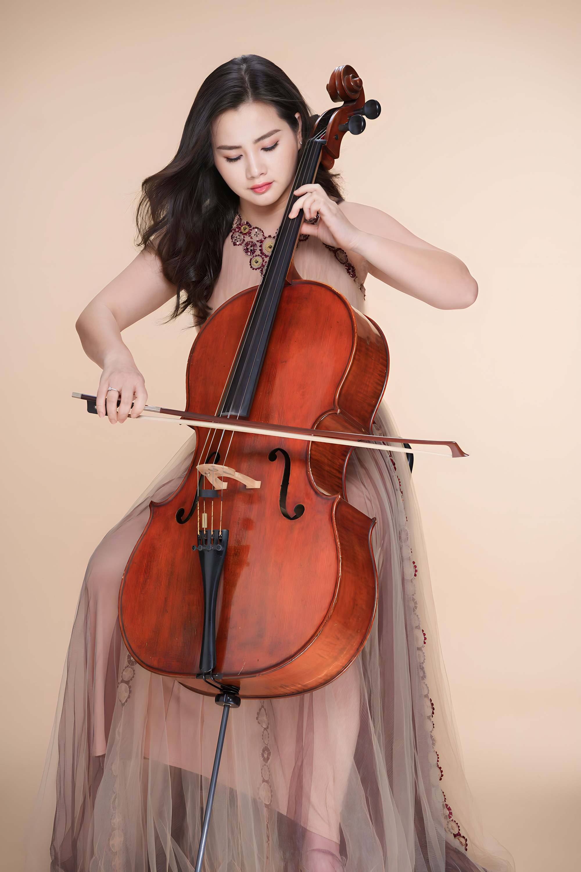 Nghệ sĩ cello Hà Miên phát hành album mới - Ảnh 3. Nghệ sĩ cello Hà Miên phát hành album mới - Ảnh 3.