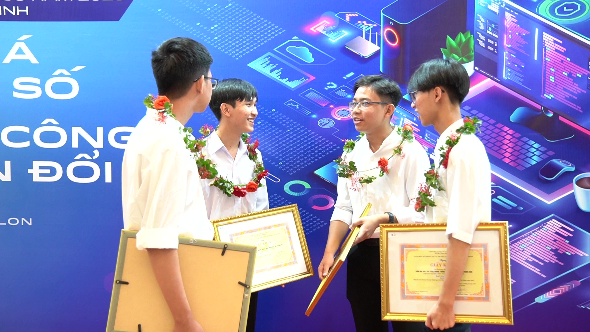Đi thi lấy kinh nghiệm, nhóm sinh viên UIT giành giải nhất về trí tuệ nhân tạo  - Ảnh 1.