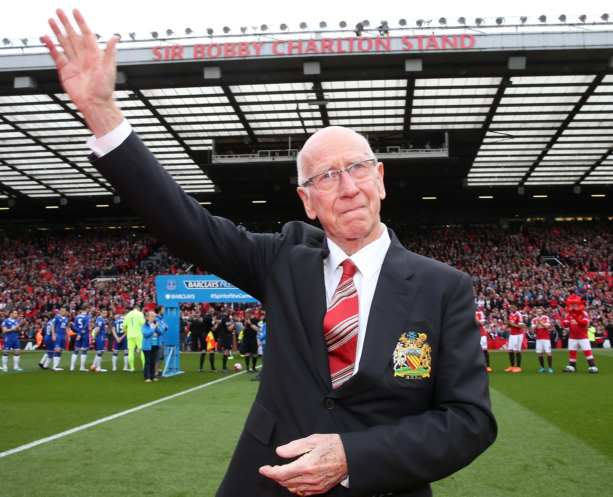 Huyền Thoại CLB M.U Và Bóng đá Anh, Sir Bobby Charlton Qua đời ở Tuổi 86