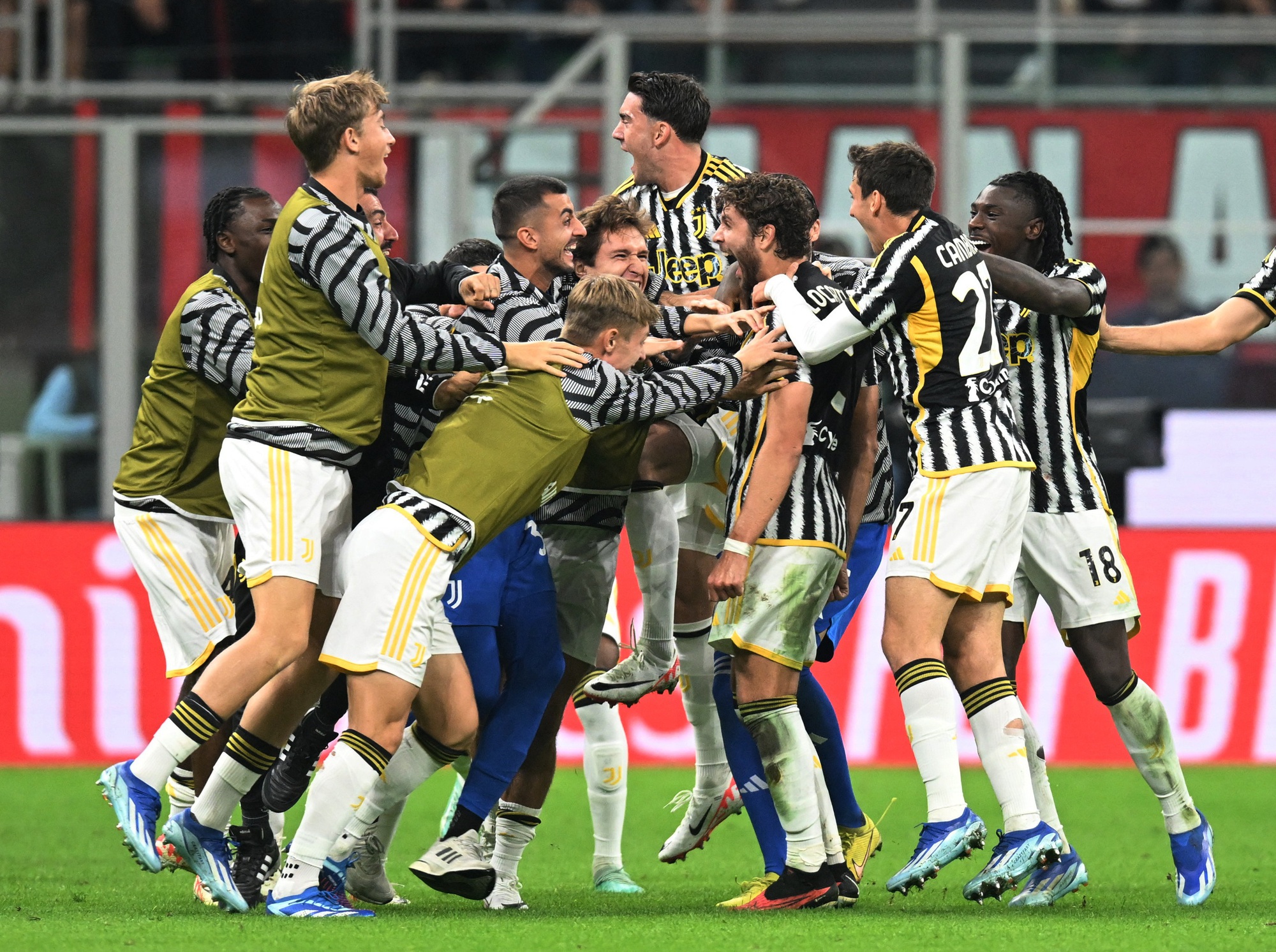 Juventus đánh bại AC Milan, tiền đạo ‘tuổi teen’ giải cứu Barca ở trận gặp Athletic Bilbao - Ảnh 1.