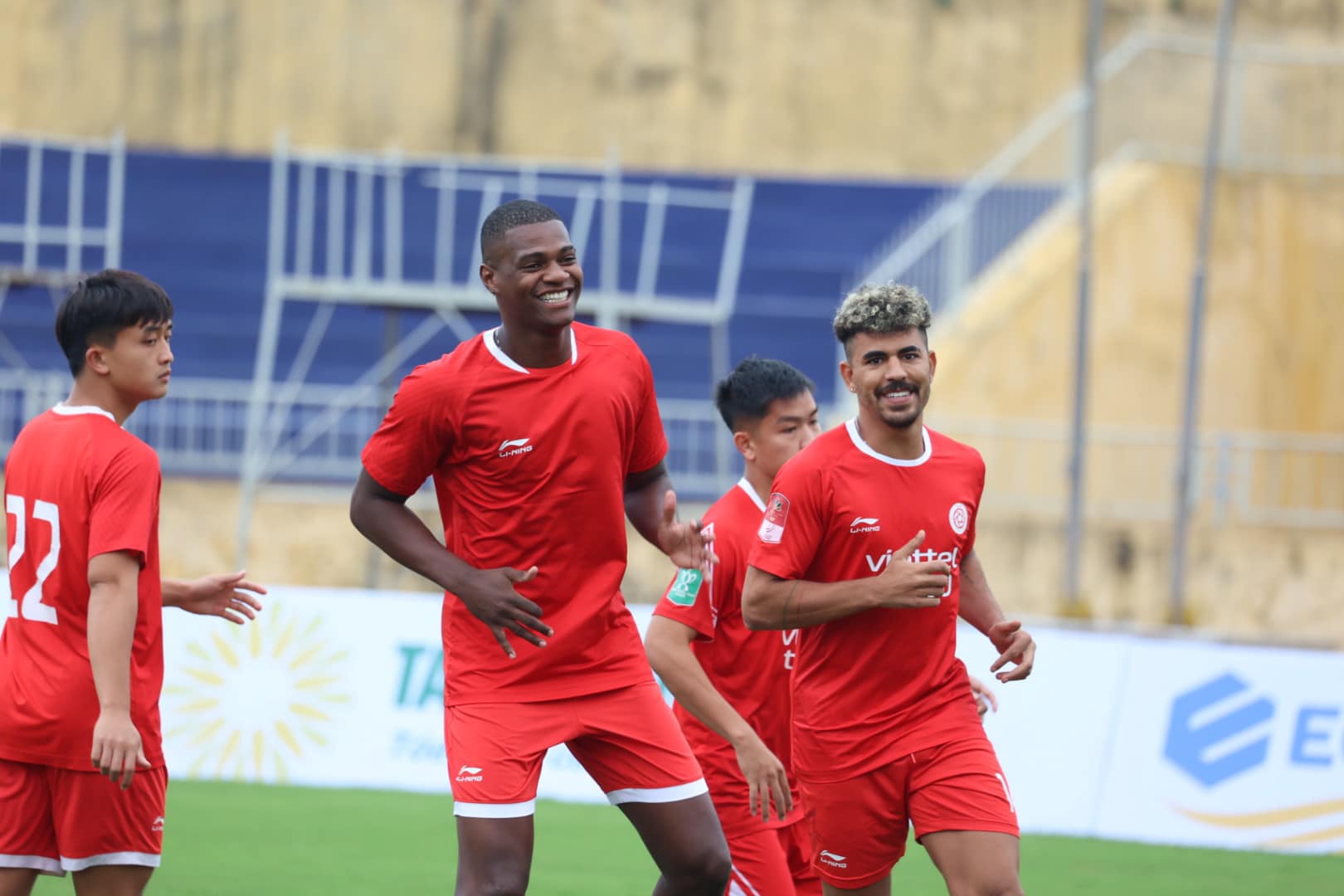 Lịch thi đấu V-League hôm nay (22.10): Tâm điểm SLNA - Viettel, nhà vô địch ra quân - Ảnh 2. Lịch thi đấu V-League hôm nay (22.10): Tâm điểm SLNA - Viettel, nhà vô địch ra quân - Ảnh 2.