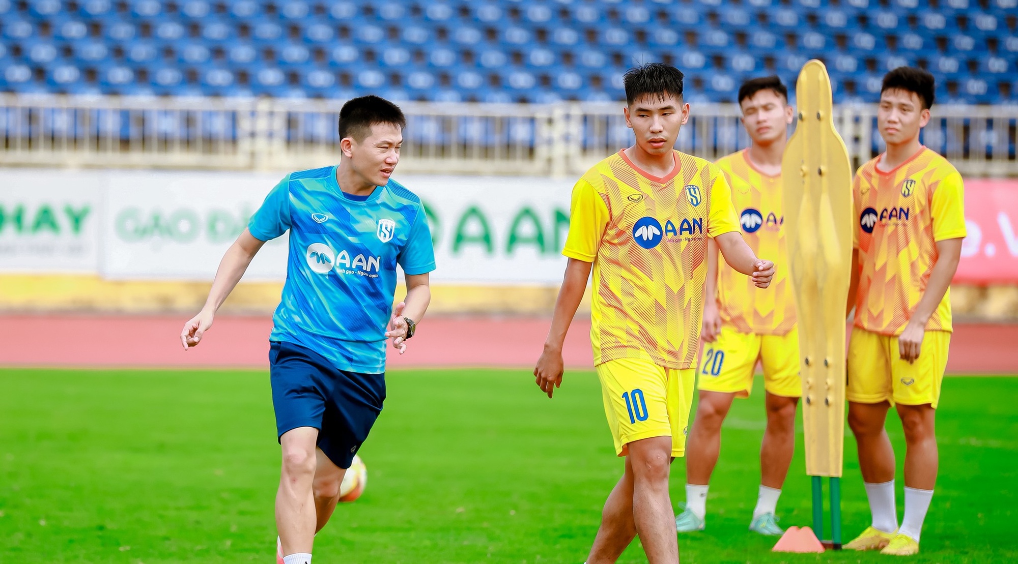 Lịch thi đấu V-League hôm nay (22.10): Tâm điểm SLNA - Viettel, nhà vô địch ra quân - Ảnh 1.