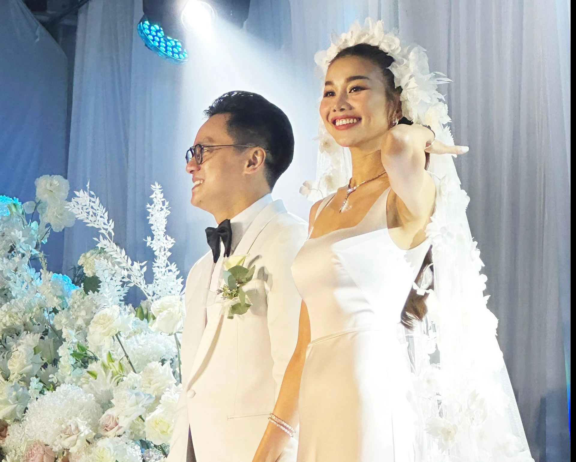 Siêu mẫu Thanh Hằng làm đám cưới với chồng nhạc trưởng - Ảnh 4.