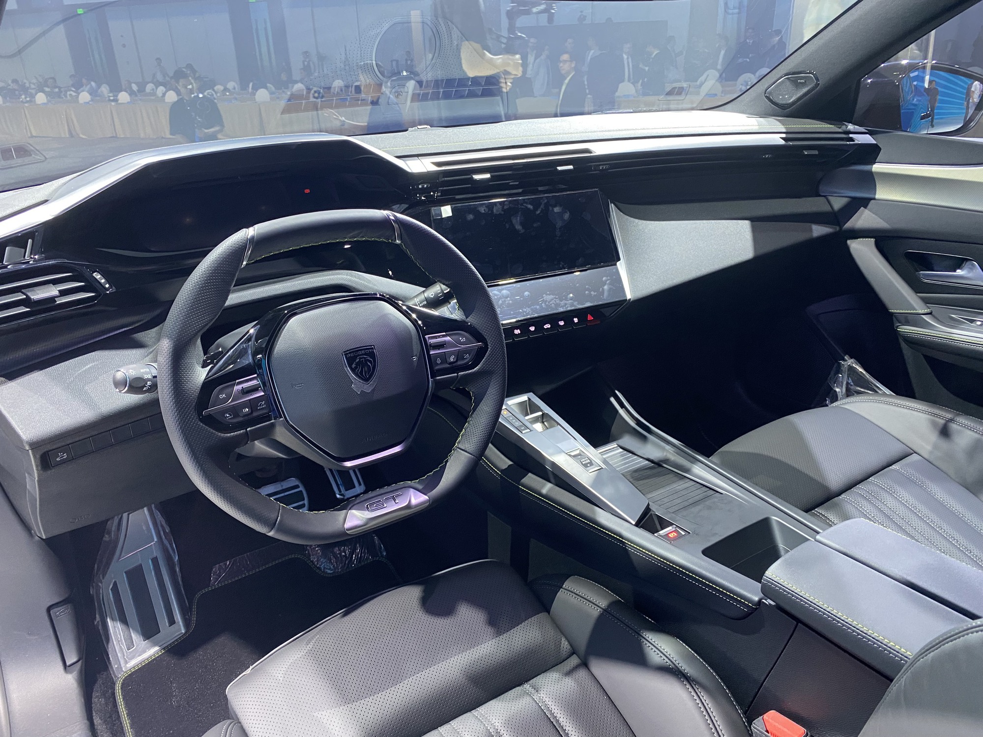 Loạt trang bị 'phá cách' của Peugeot 408 GT tại Việt Nam - Ảnh 5. Loạt trang bị 'phá cách' của Peugeot 408 GT tại Việt Nam - Ảnh 5.