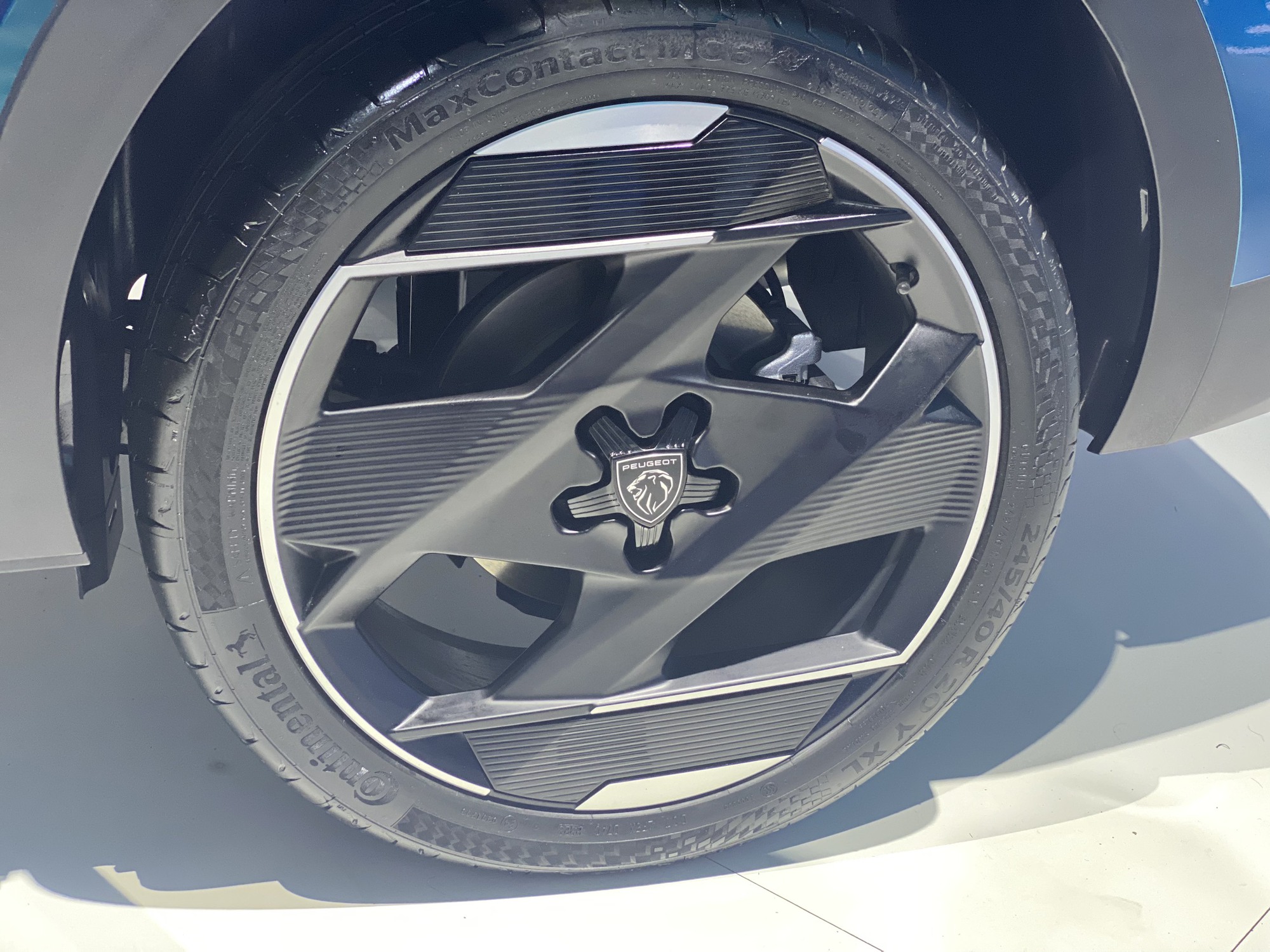 Loạt trang bị 'phá cách' của Peugeot 408 GT tại Việt Nam - Ảnh 4. Loạt trang bị 'phá cách' của Peugeot 408 GT tại Việt Nam - Ảnh 4.