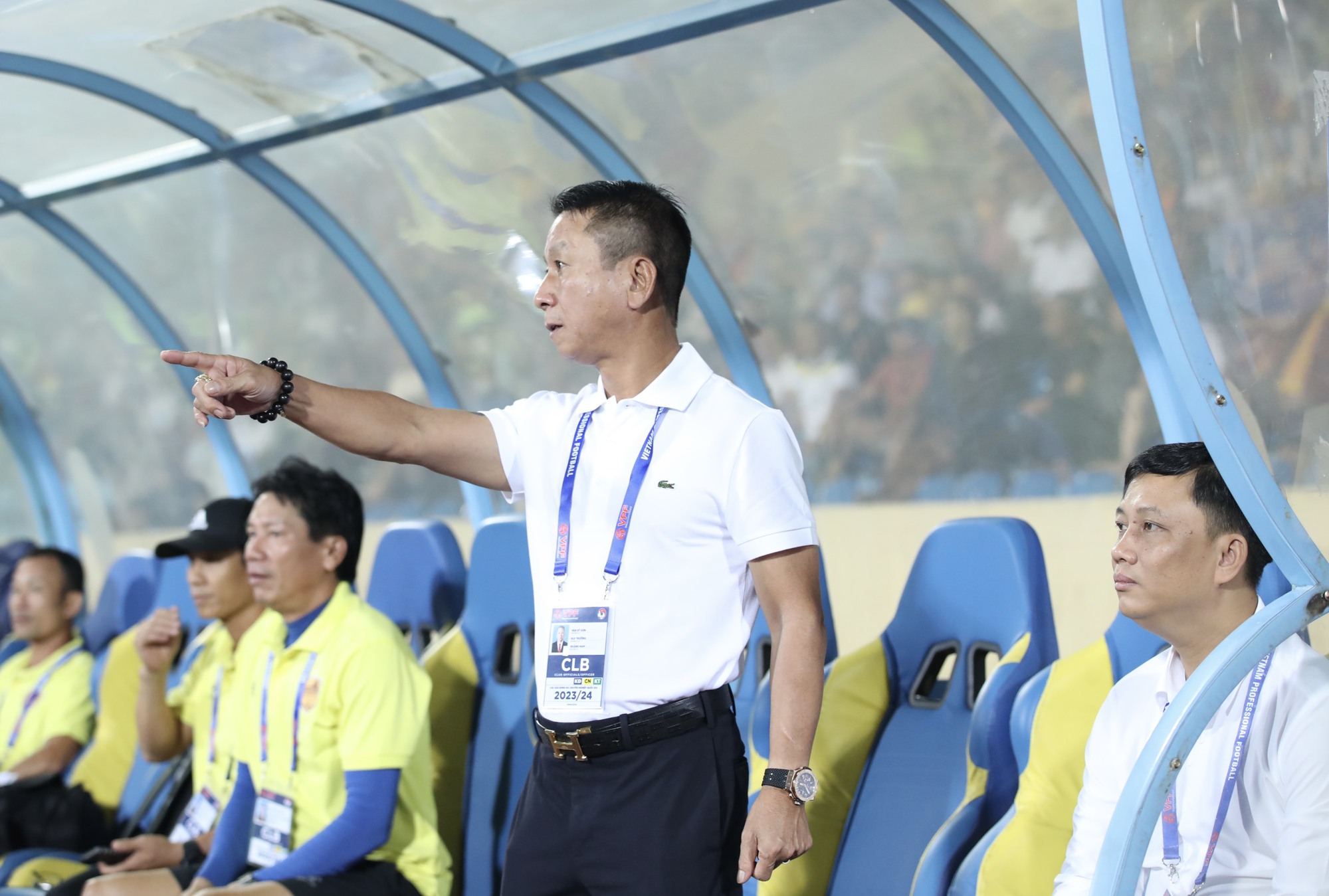 V-League: HLV đội Quảng Nam chua chát nói về bàn thua  phút 90+11 trước Nam Định - Ảnh 1.