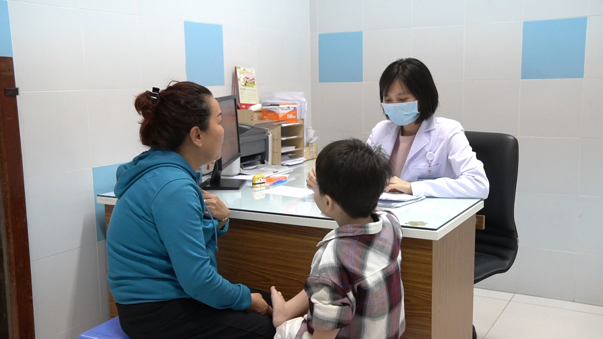 Bệnh viện công khó khăn tìm nhân lực dù nhu cầu khám tâm lý tăng cao - Ảnh 1. Bệnh viện công khó khăn tìm nhân lực dù nhu cầu khám tâm lý tăng cao - Ảnh 1.