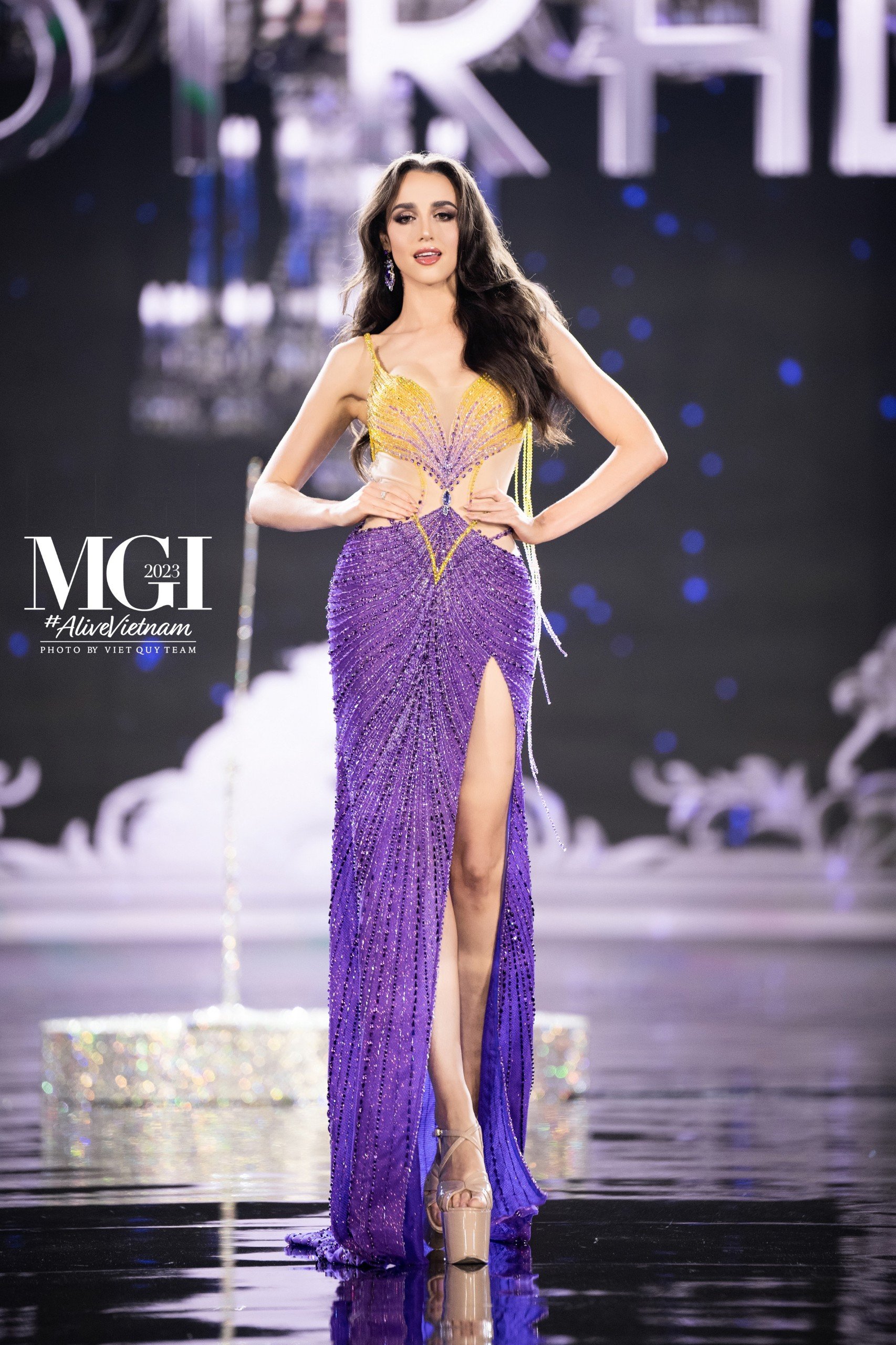 12 mỹ nhân quốc tế diện đầm Nguyễn Minh Tuấn ở bán kết Miss Grand International 2023   - Ảnh 1.