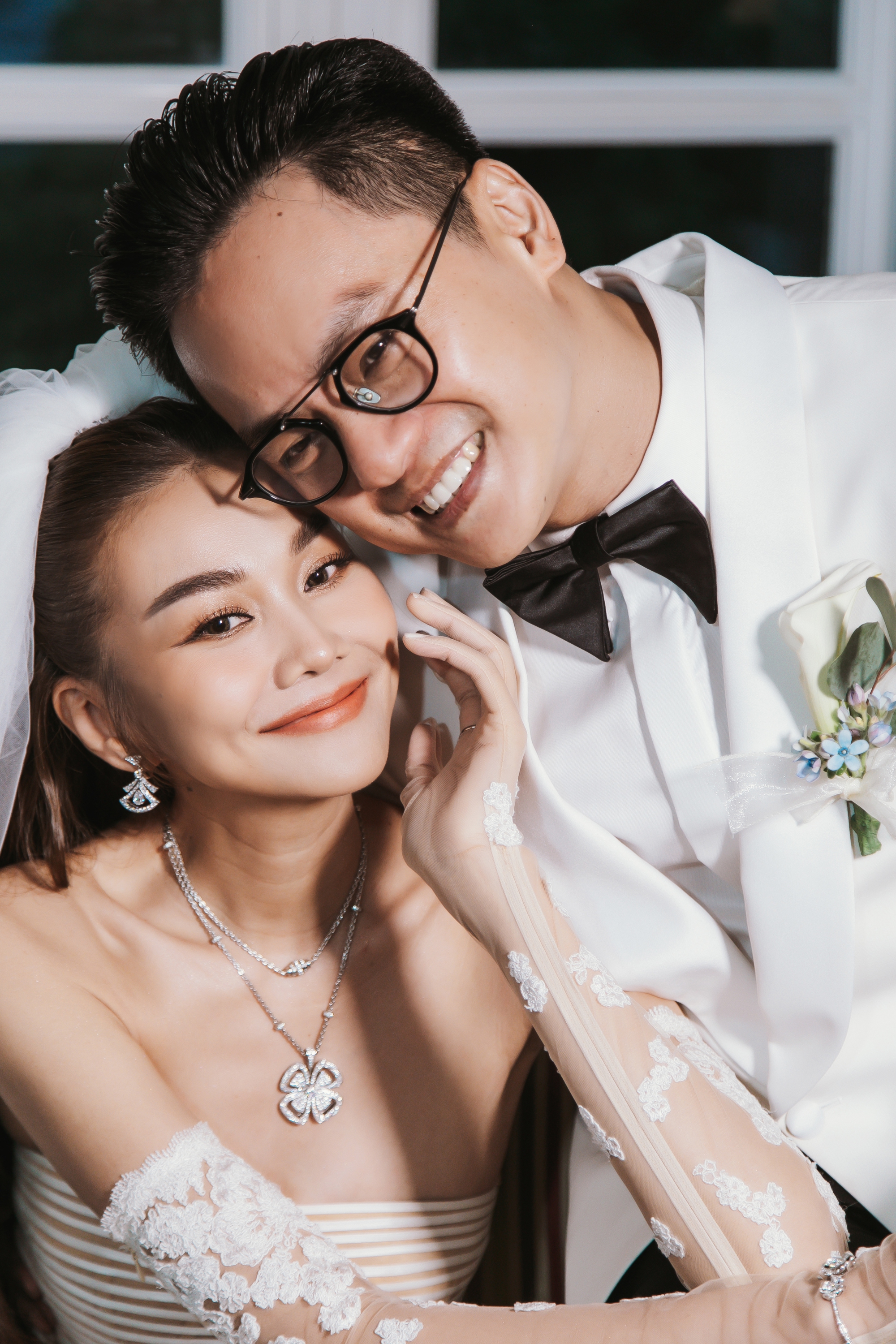 Siêu mẫu Thanh Hằng đeo trang sức hơn 10 tỉ đồng trong đám cưới - Ảnh 10.