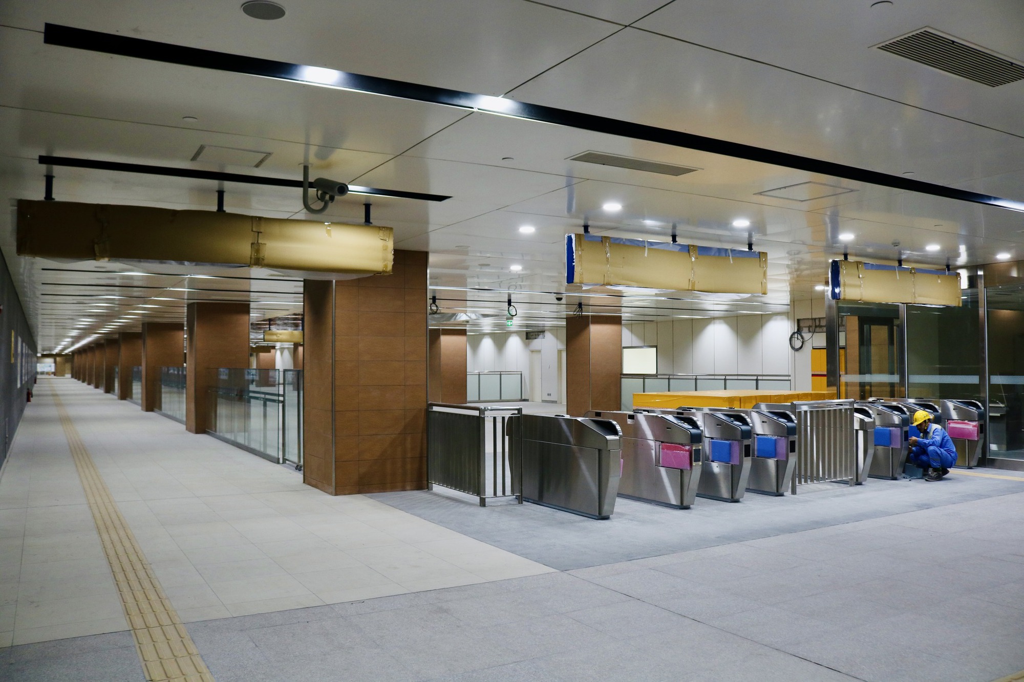 Ngắm ga ngầm tuyến metro số 1 hoàn thành sau gần 10 năm thi công - Ảnh 4.
