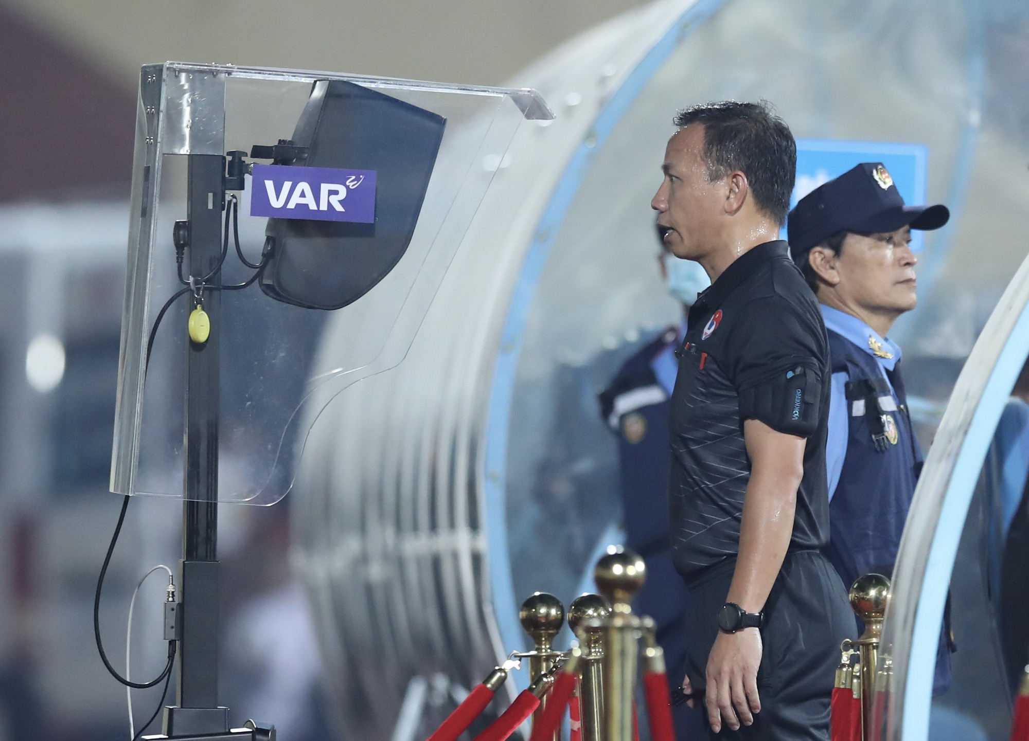 FIFA cử chuyên gia đến Việt Nam trước khi hỗ trợ thêm 2 xe VAR - Ảnh 3.