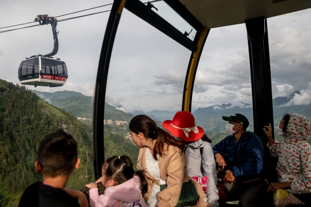 The New York Times ca ngợi hệ thống cáp treo đang bùng nổ ở Việt Nam - Ảnh 2. The New York Times ca ngợi hệ thống cáp treo đang bùng nổ ở Việt Nam - Ảnh 2.