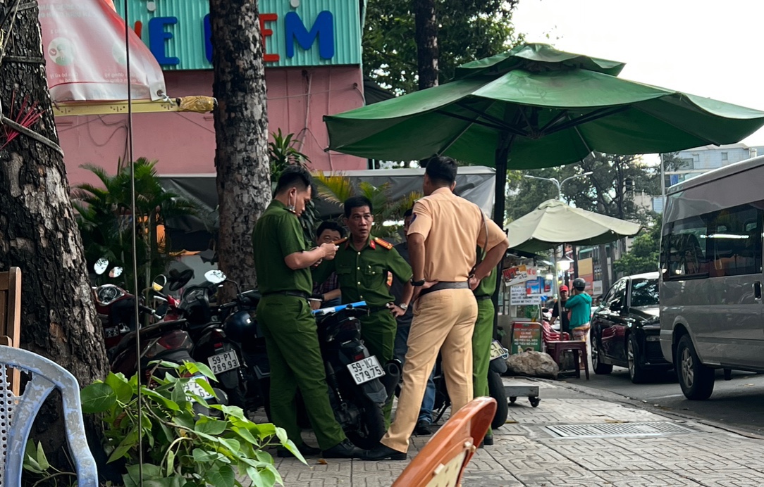 [CẬP NHẬT] Công an đang đồng loạt kiểm tra Công ty Thành Bưởi: Vẫn bán vé 'trá hình' - Ảnh 8.