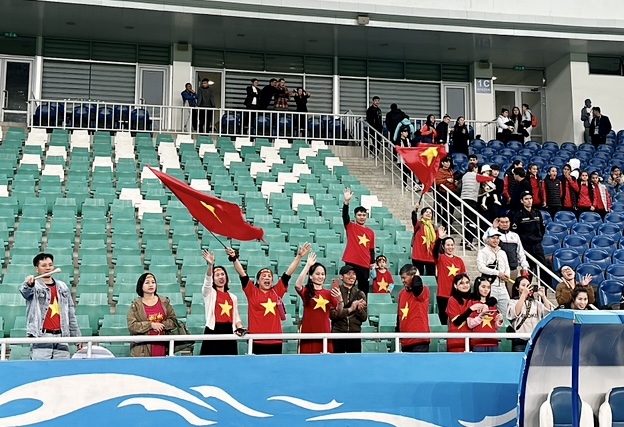 HLV Mai Đức Chung chê trọng tài, nói đội tuyển nữ Việt Nam không đáng thua - Ảnh 1.