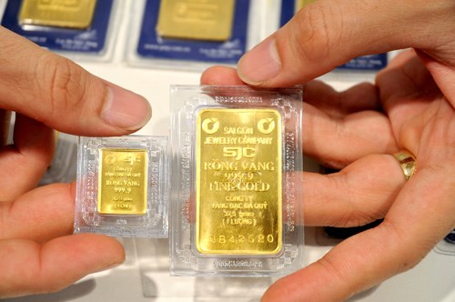 Giá vàng hôm nay 26.10.2023: Người mua vàng sau một tuần lỗ gần 1,5 triệu đồng - Ảnh 1.