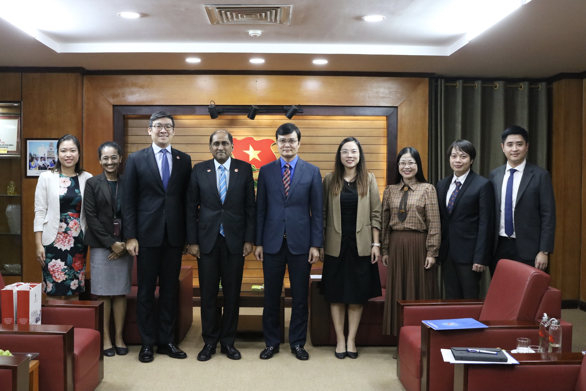 Anh Bùi Quang Huy tiếp Đại sứ đặc mệnh toàn quyền Singapore tại Việt Nam - Ảnh 3.