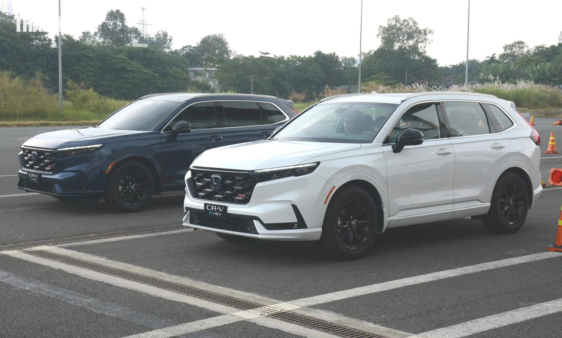 CR-V e:HEV RS - xe hybrid đầu tiên của Honda tại Việt Nam có gì đặc biệt? - Ảnh 11.