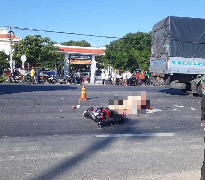 Khánh Hòa: Xe tải mất lái tông 3 người tử vong tại TP.Cam Ranh - Ảnh 1.