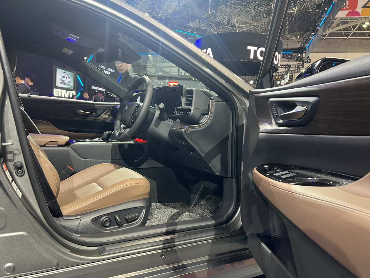 Tận mục Toyota Crown 2024 - sedan đáng mơ ước - Ảnh 5. Tận mục Toyota Crown 2024 - sedan đáng mơ ước - Ảnh 5.